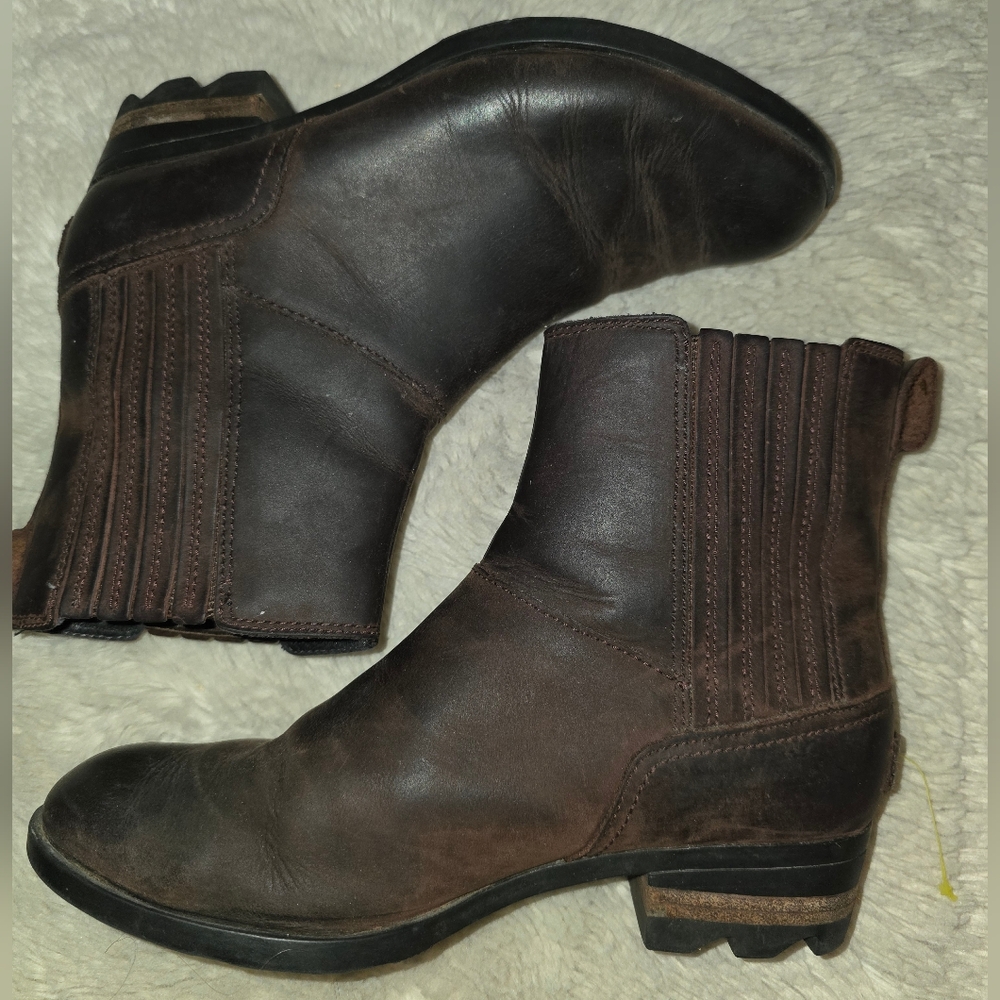 Sorel Lolla Soft Brown Leather Chelsea Boots Slip On Ankle Bootie Size 6.5